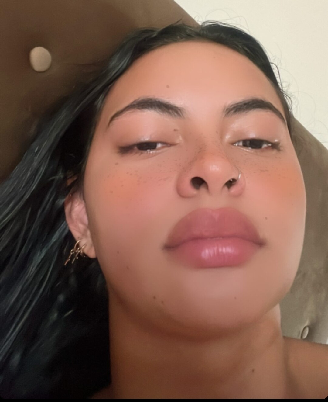 Mostrando os peitos na chamada — Thamyres Campos