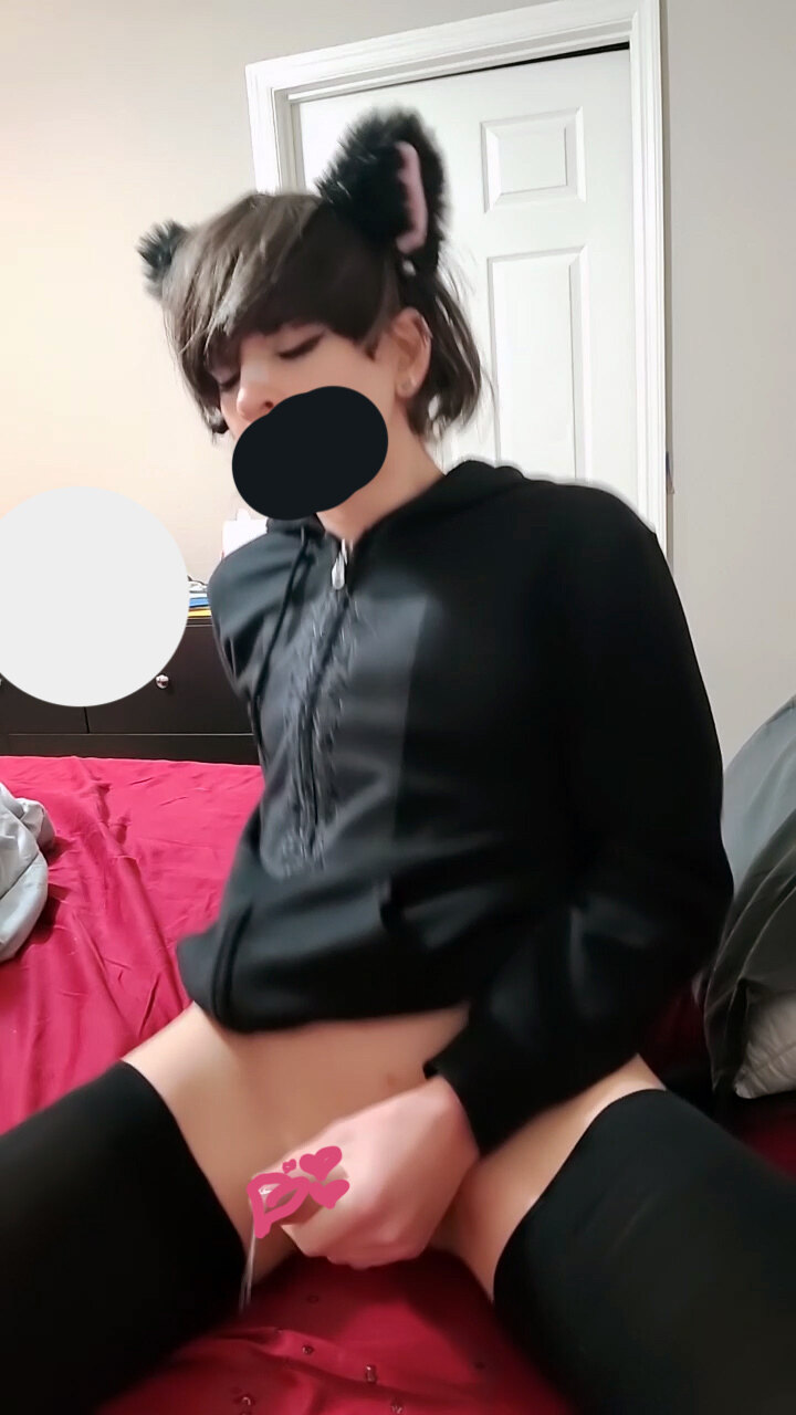 Trans trappychan_ Sedutora se tocando embaixo do lençol