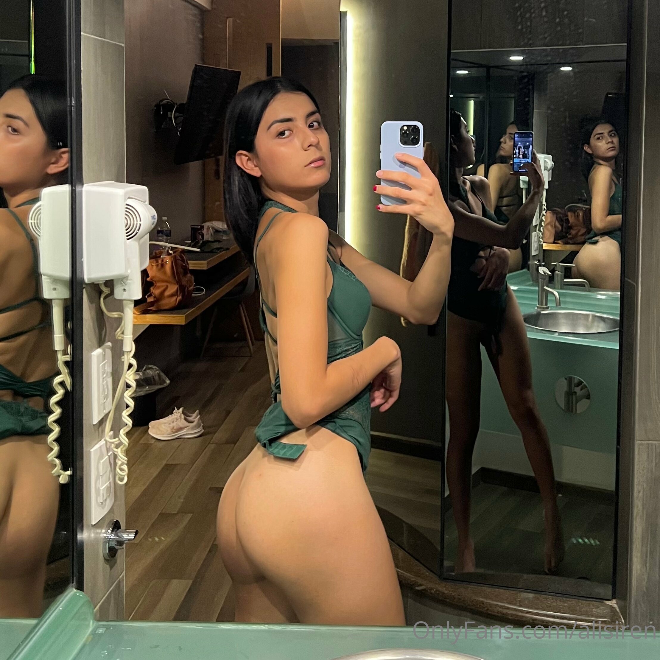 Tgirl Alice Calderon (alisiren) provocando, provocando na webcam