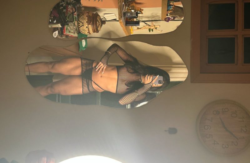 Hellen Salvatore/@rayssahellen: trans amadora brasileira, Flagra de de biquíni
