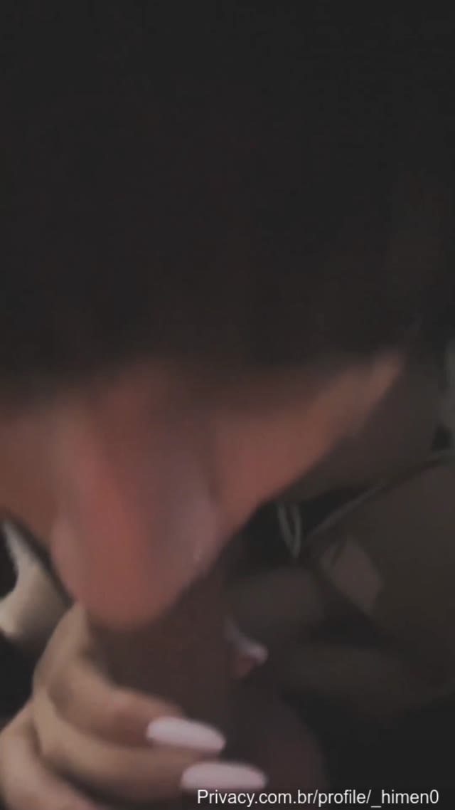 Tgirl _himen0 exibindo o corpão, num striptease completo