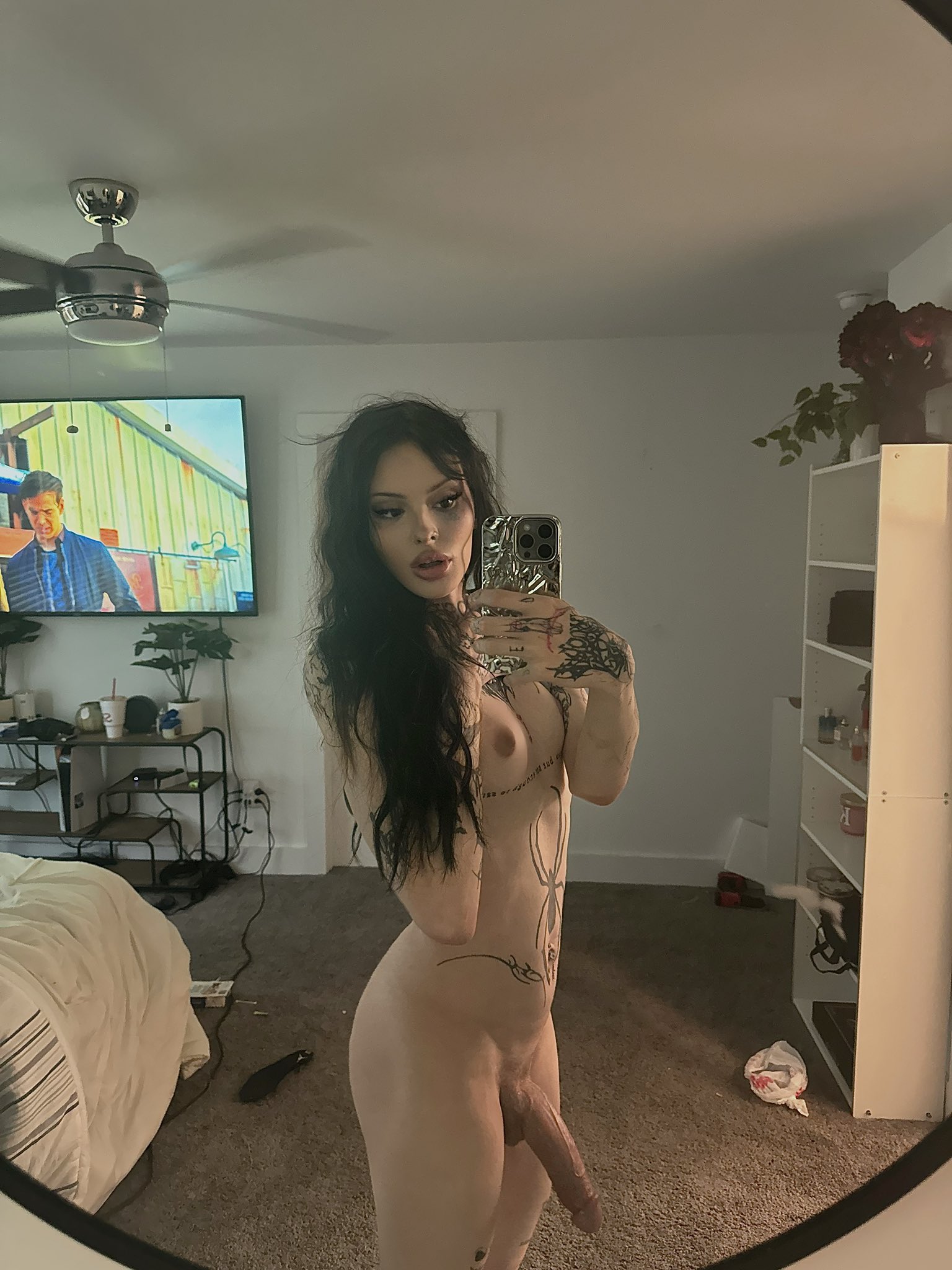 Sapeca num striptease completo — travesti Manu Maya sem censura