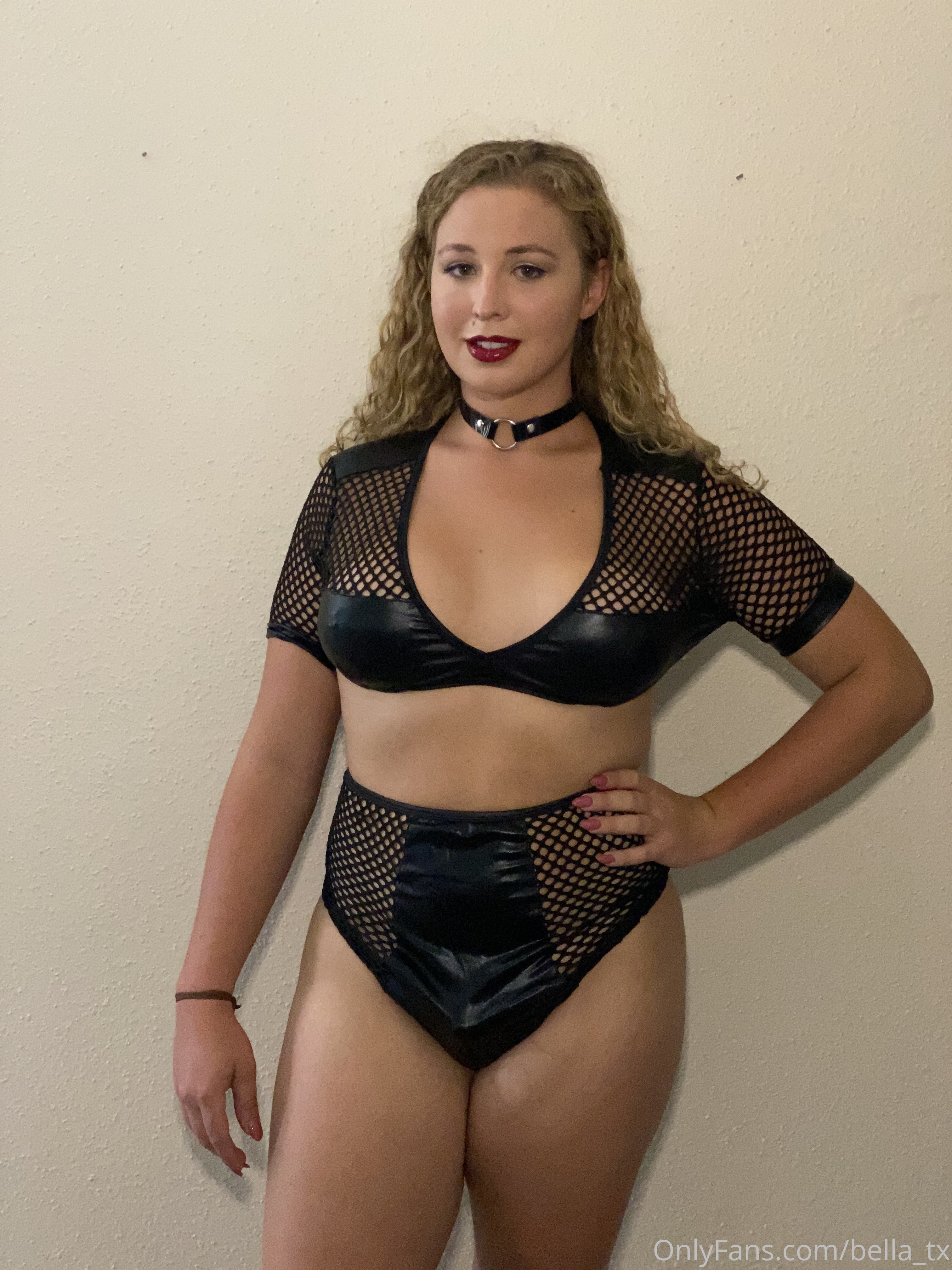 Tgirl Manu Maya fogosa com close na bunda durinha