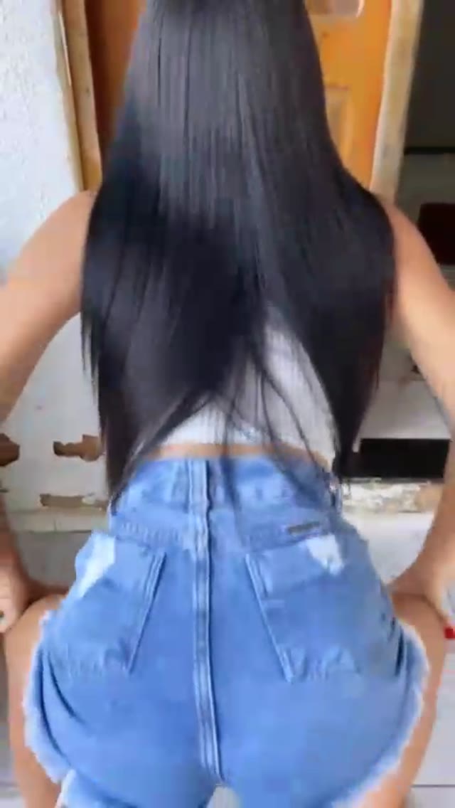Vídeo +18 trans: Ninfa Japa Com close na bunda durinha
