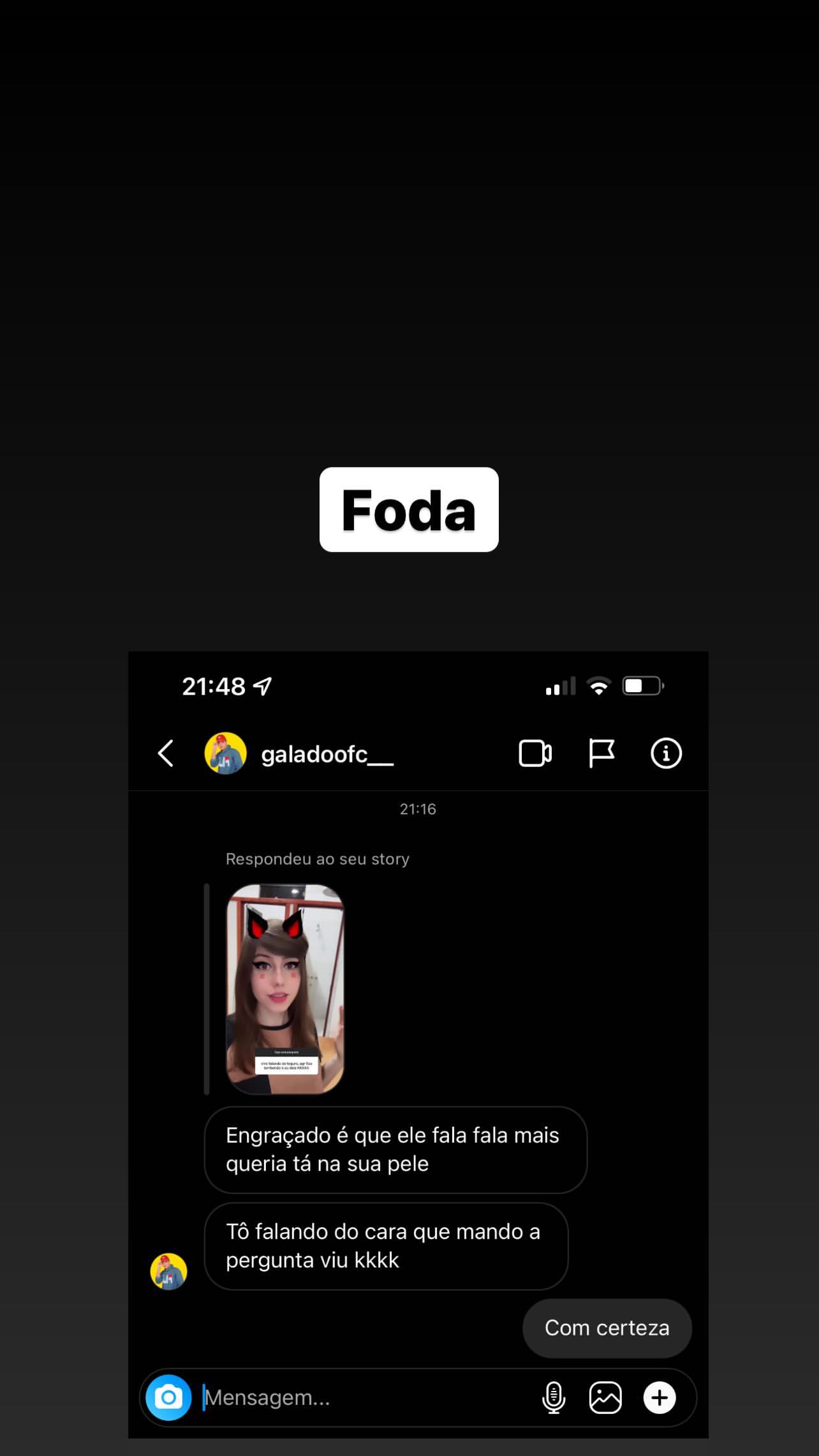 Rebolando só de shortinho — travesti Sayuri Mattar sem censura