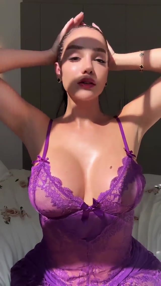 Maria Eduarda / Realeduardas2: trans amadora brasileira, Maria Eduarda