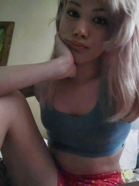 Trans gingersnapuu \ tnextdoorthrowaway Safada se tocando embaixo do lençol