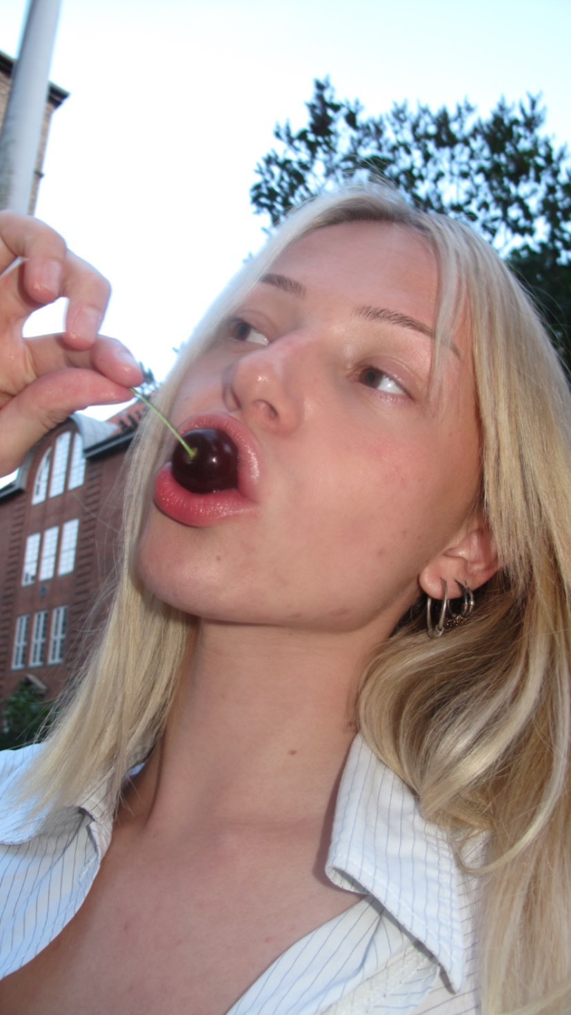 Tgirl Yourfavebbyboy dançando de fio dental 😏