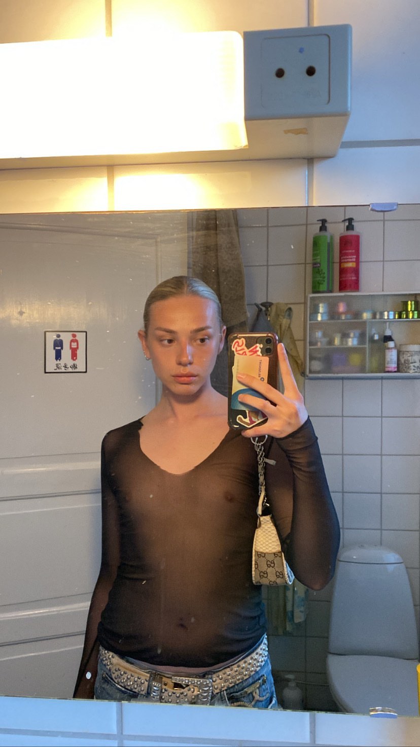 Yourfavebbyboy: trans amadora brasileira, Com a bunda pra cima na cama