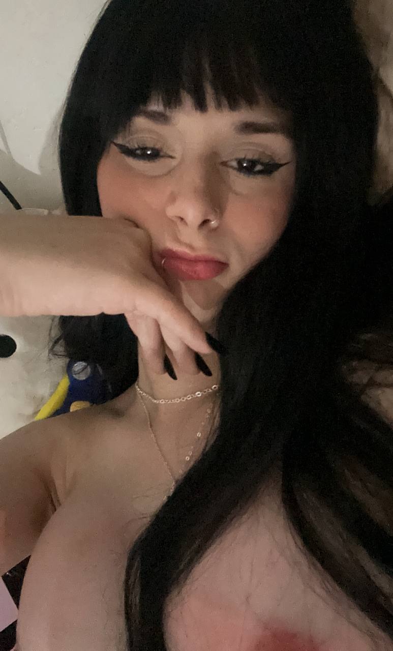 _himen0: trans amadora brasileira, gemendo baixinho sozinha 🍑