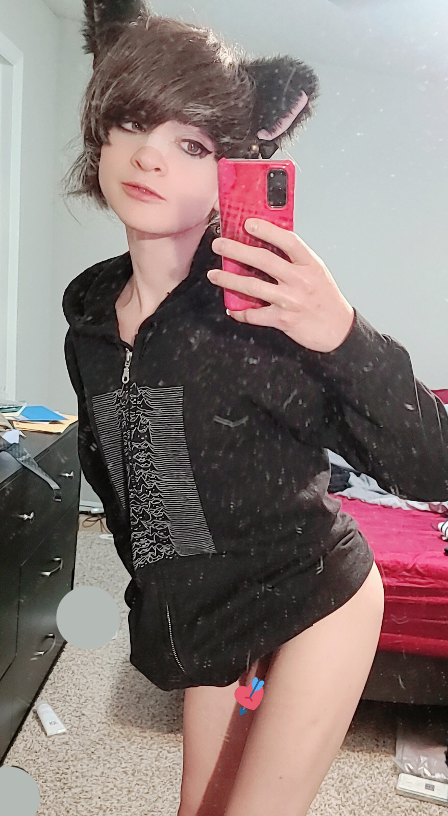 Vídeo +18 trans: trappychan_ Provocando de quatro no chão