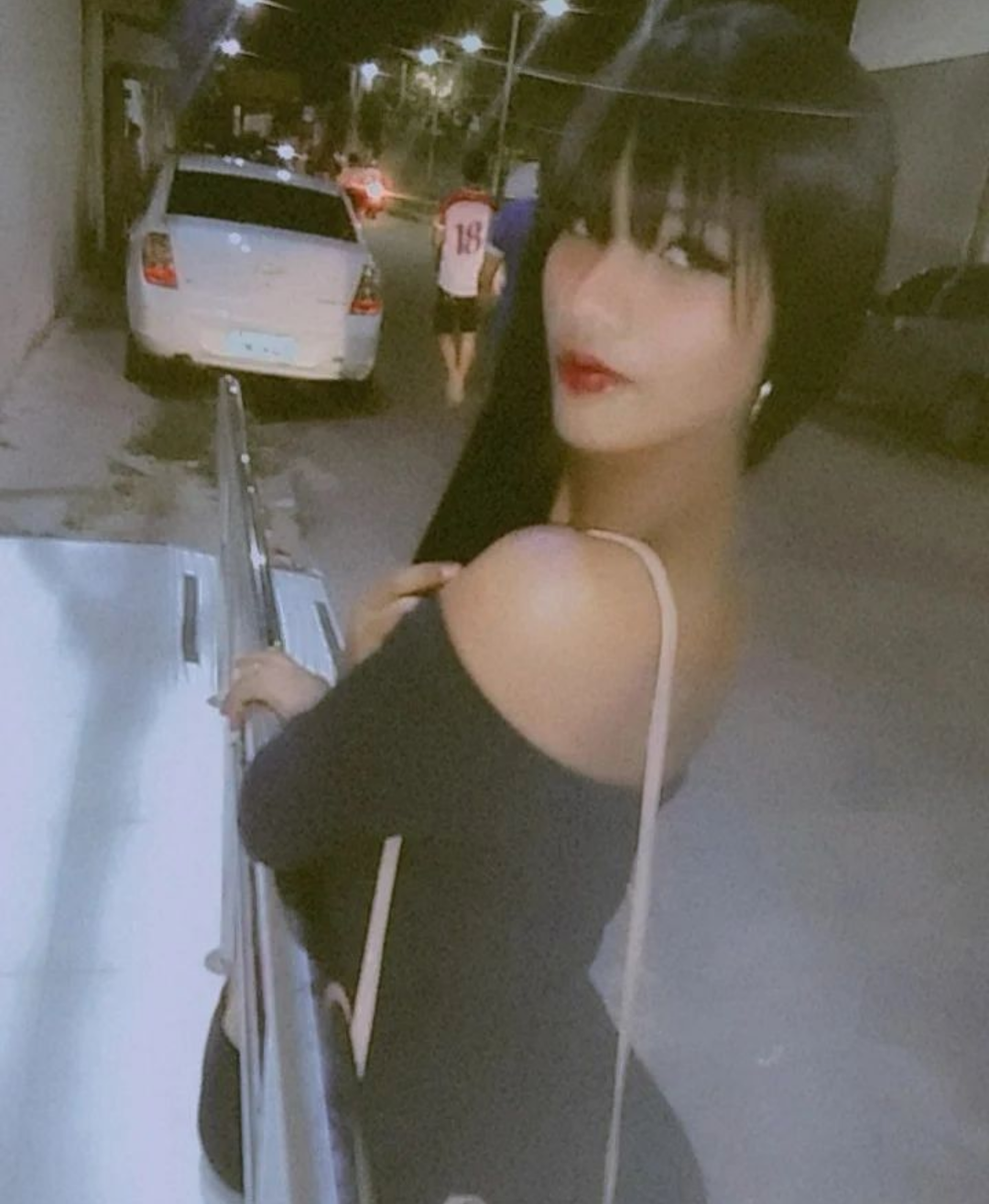 Fogosa, antes de dormir sem pijama — travesti Manu Maya sem censura