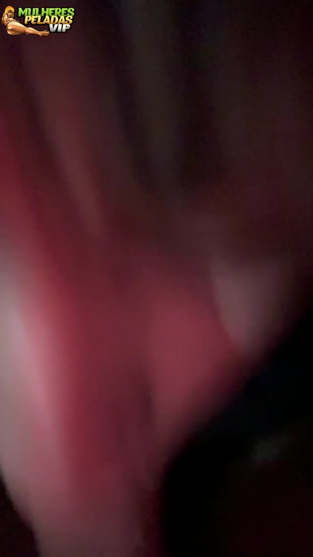 Tgirl _himen0 se tocando embaixo do lençol