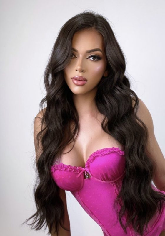 No chuveiro se ensaboando — travesti Hellen Salvatore/@rayssahellen sem censura