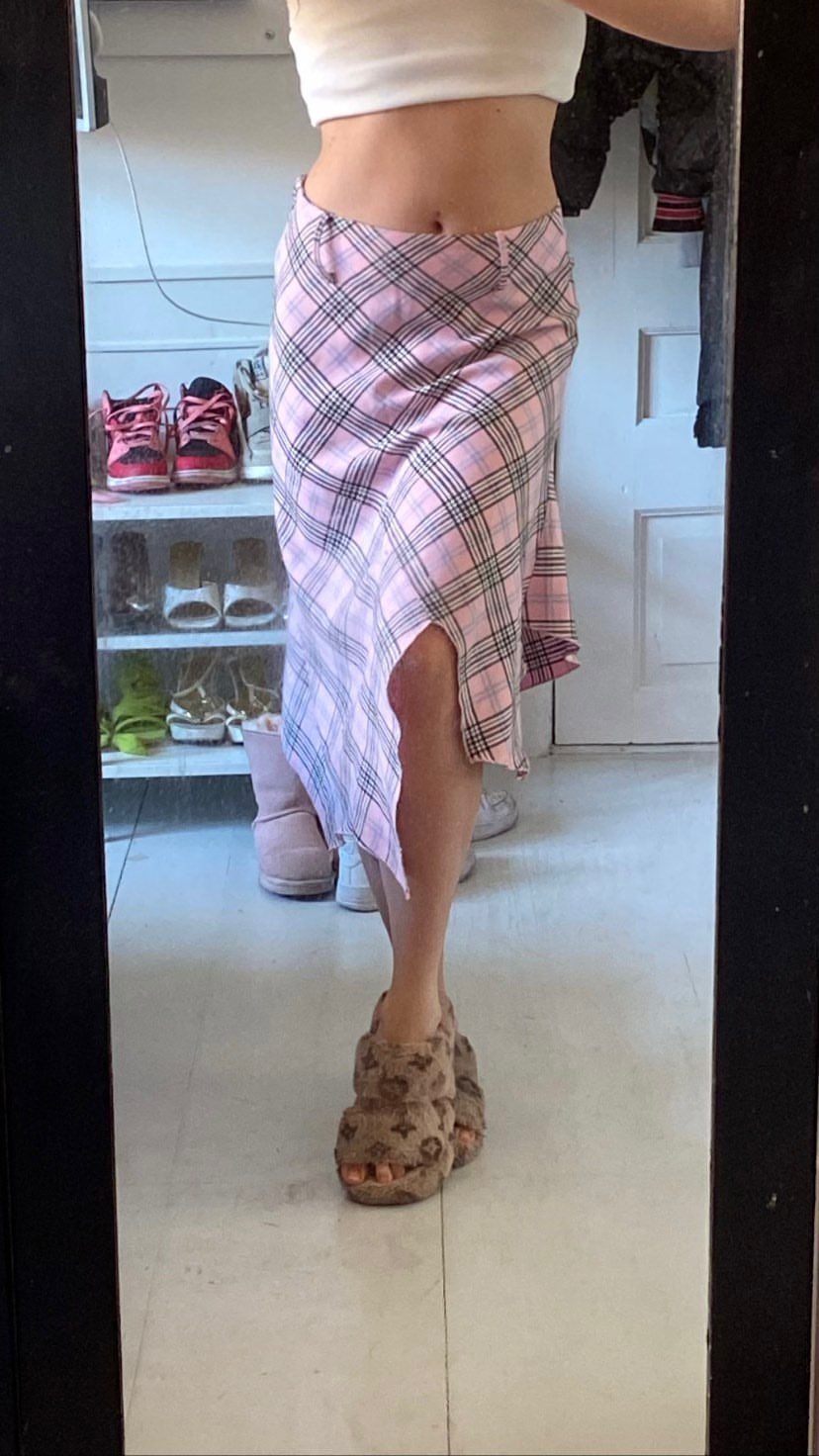 Deitada abrindo o roupão — travesti Yourfavebbyboy sem censura