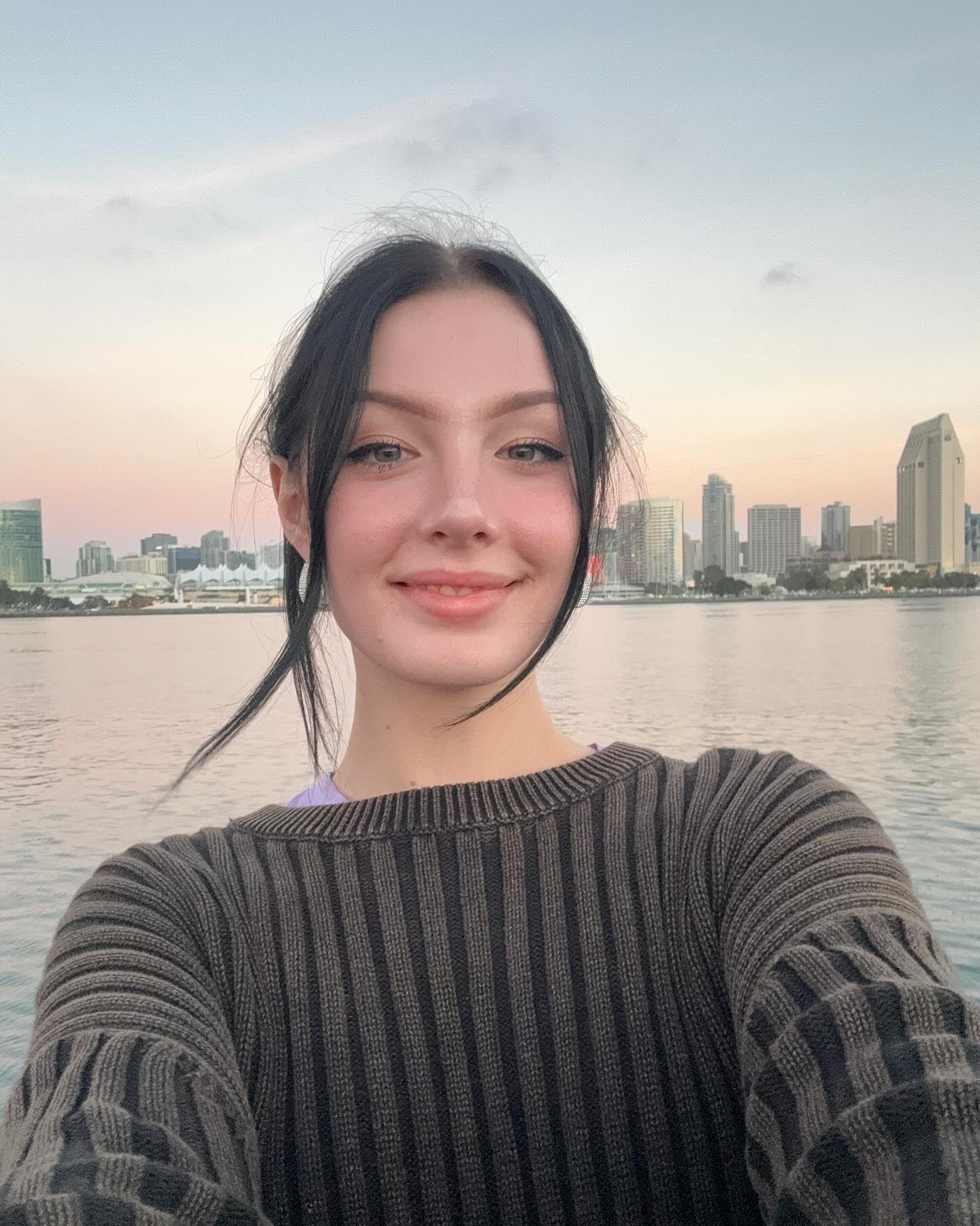 De quatro no sofá — travesti molliganbitch | Julia Molligan sem censura