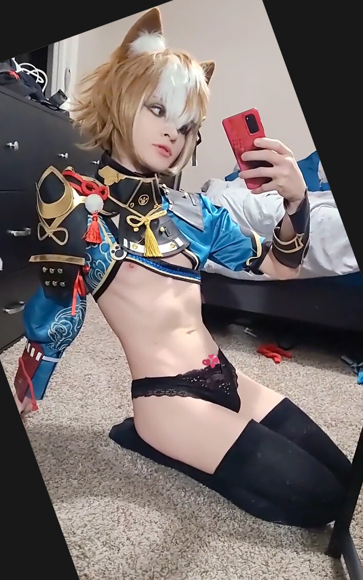 Mostrando os peitos na chamada — travesti trappychan_ sem censura