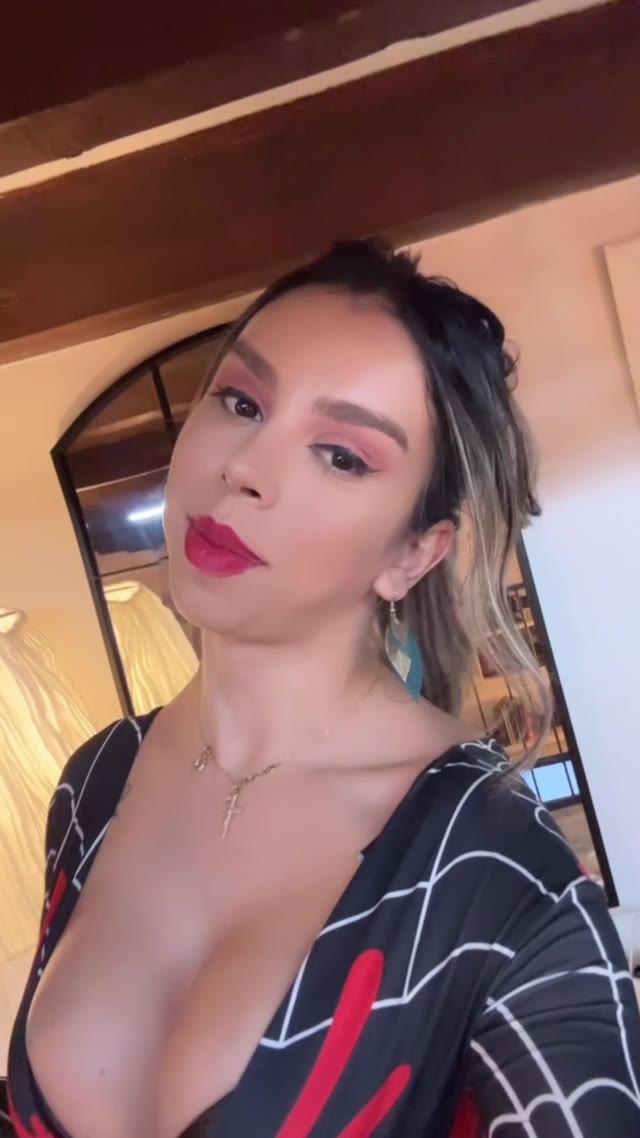 Vídeo +18 trans: Riane Mello (Riane_mello2) escandalosa no motel sem censura