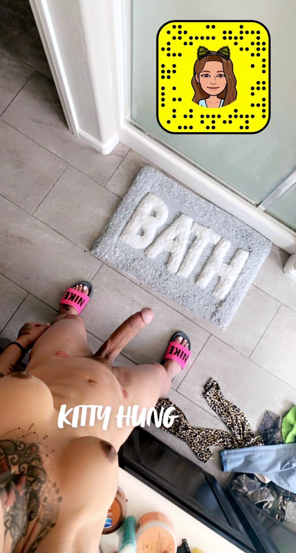 De regata sem sutiã — travesti Kitty sem censura