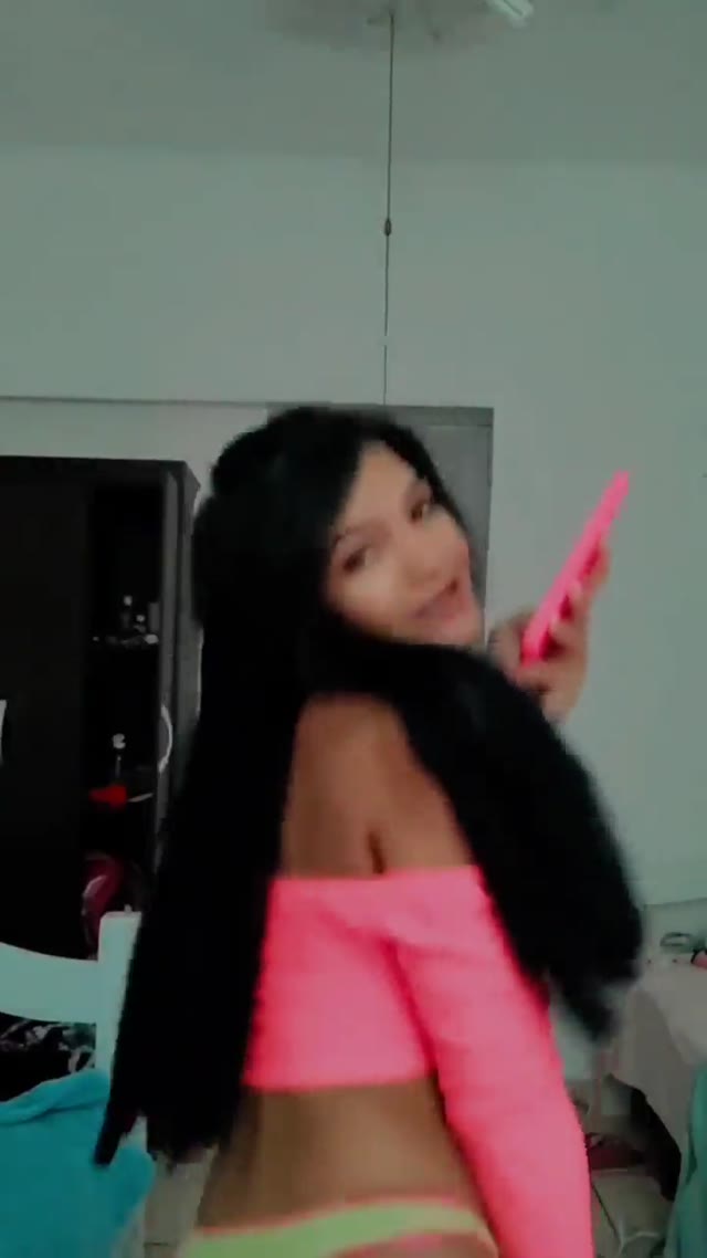Trans Bianca carvalho (biancacarvalhoofc) num striptease completo
