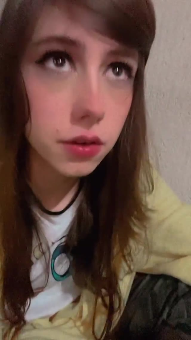 Vídeo +18 trans: Sayuri Mattar num striptease completo