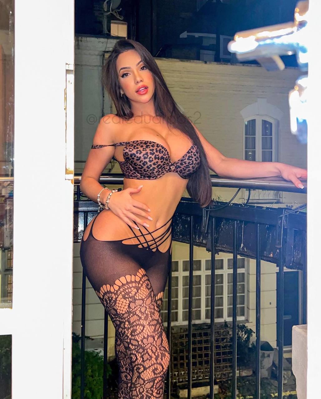 Tgirl Maria Eduarda / Realeduardas2 Maria Eduarda se despindo devagar