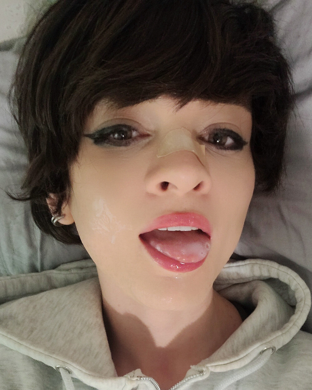 Trans trappychan_ de calcinha fio na cozinha 😏