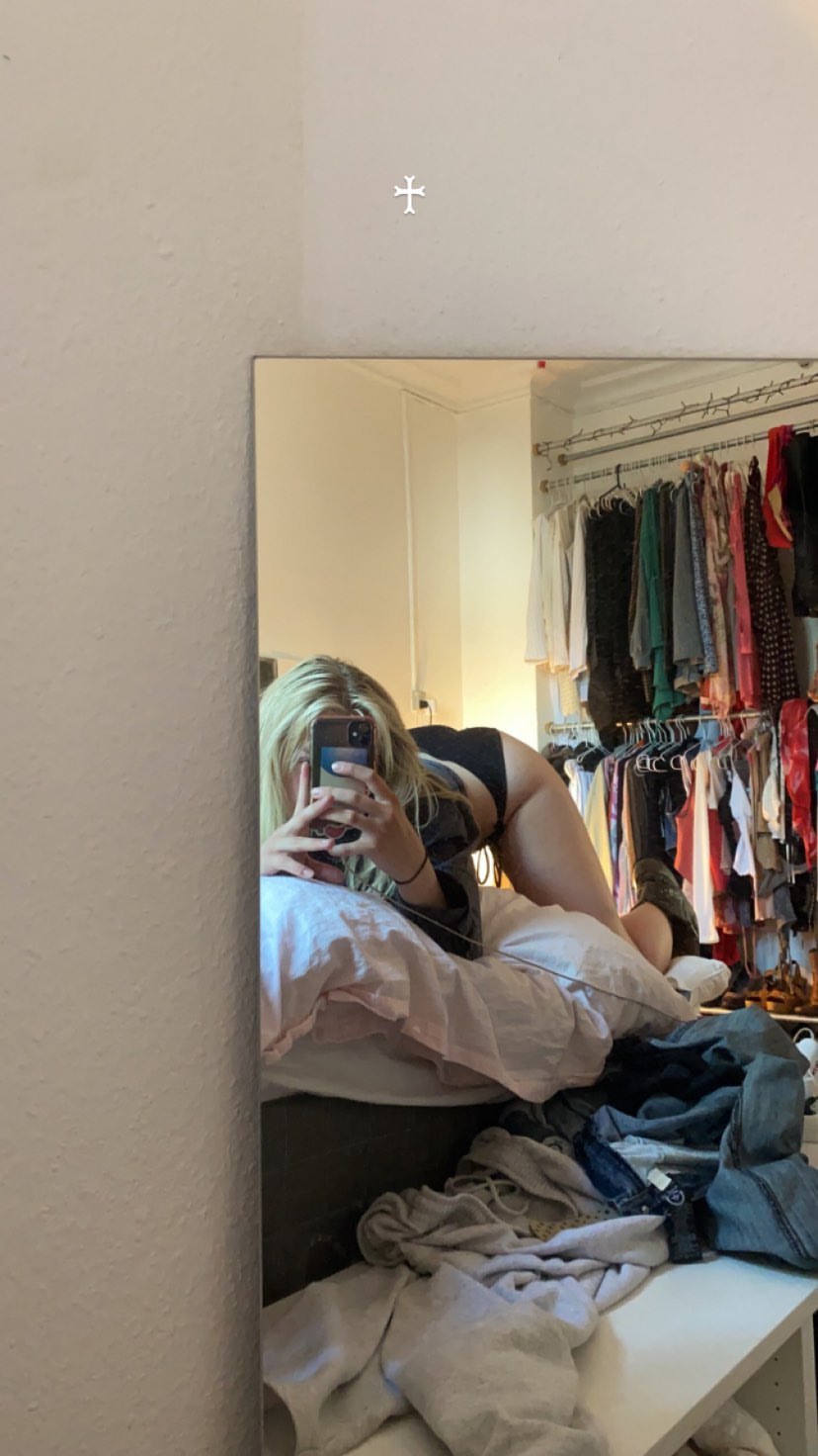 Envolvente, de salto alto e mais nada — travesti Yourfavebbyboy sem censura