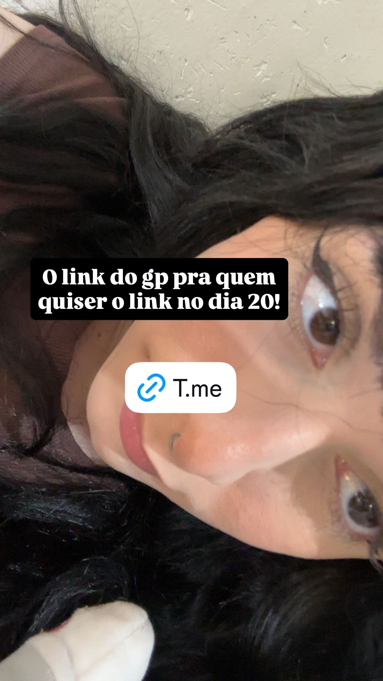 Vídeo +18 trans: _himen0 deliciosa, dançando de fio dental