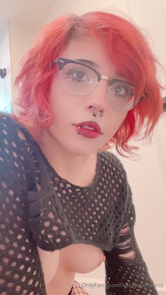 Kaiisyourhomie: trans amadora brasileira, Com a bunda pra cima na cama