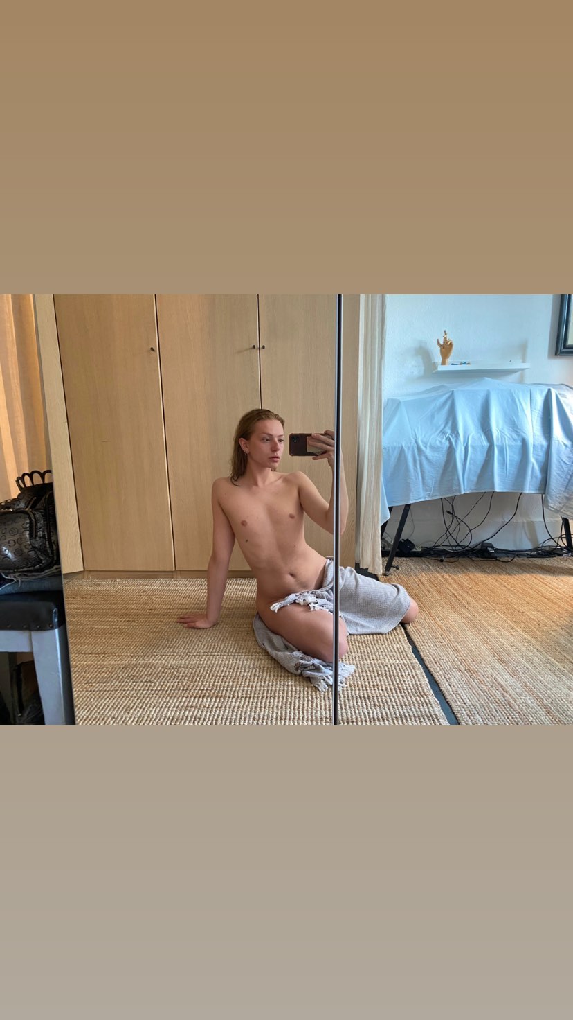 Gemendo baixinho sozinha 🍑 — travesti Yourfavebbyboy sem censura