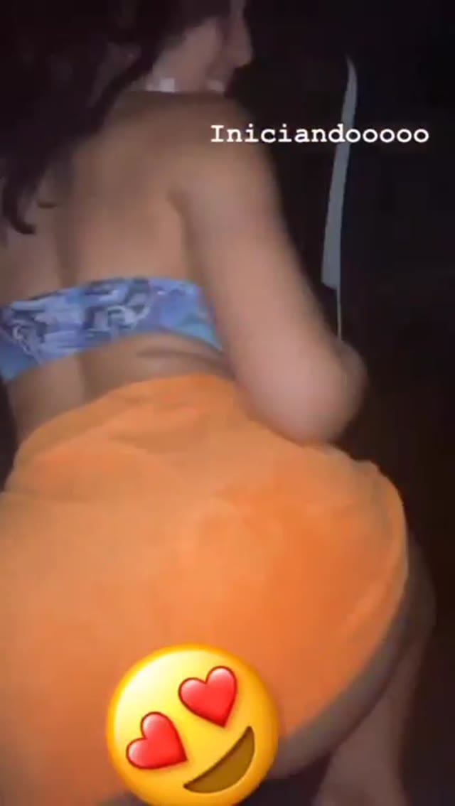 Tgirl Ninfa Japa de calcinha fio na cozinha 😏