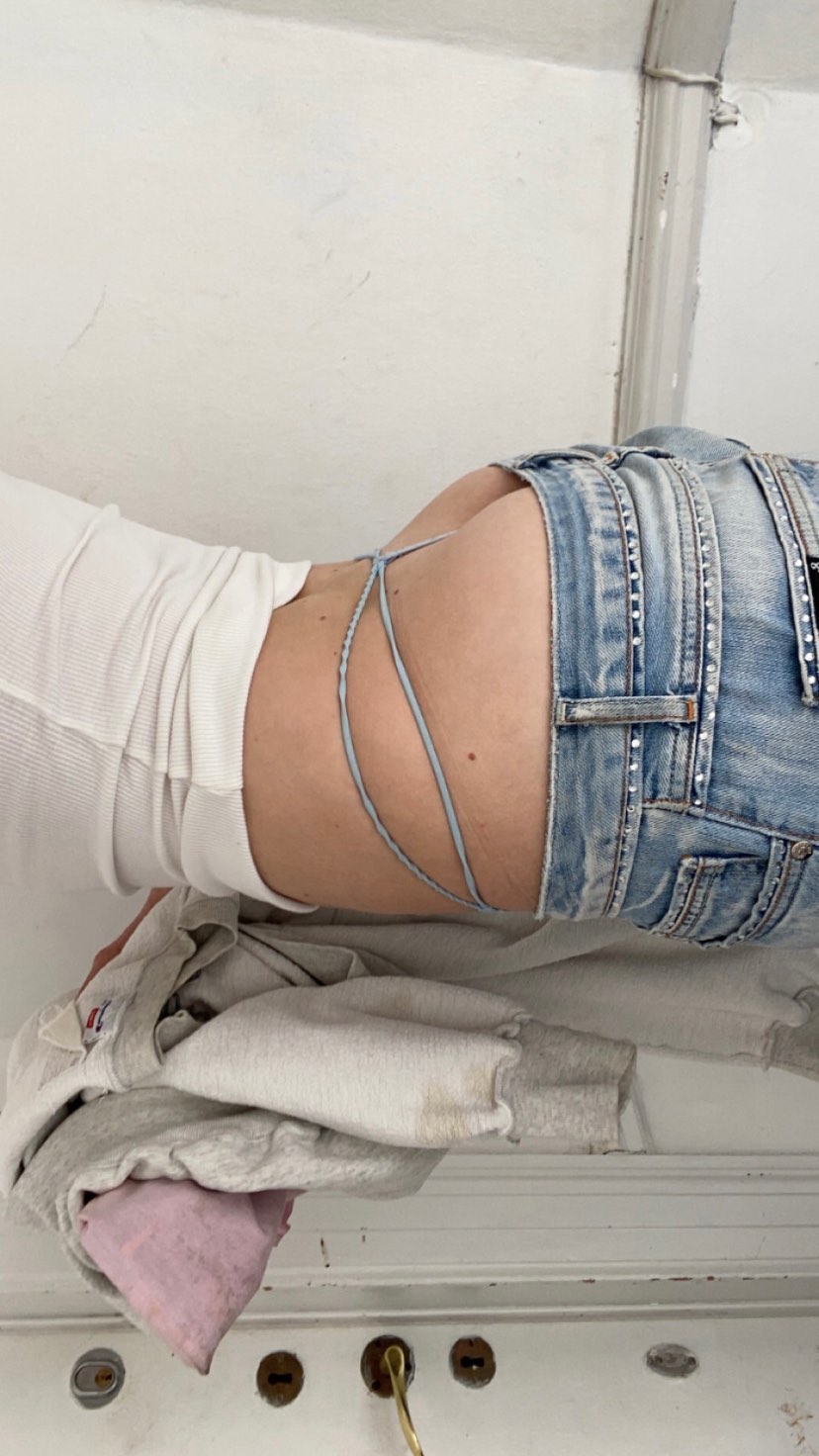Yourfavebbyboy: trans amadora brasileira, sapeca, mostrando os peitos na chamada