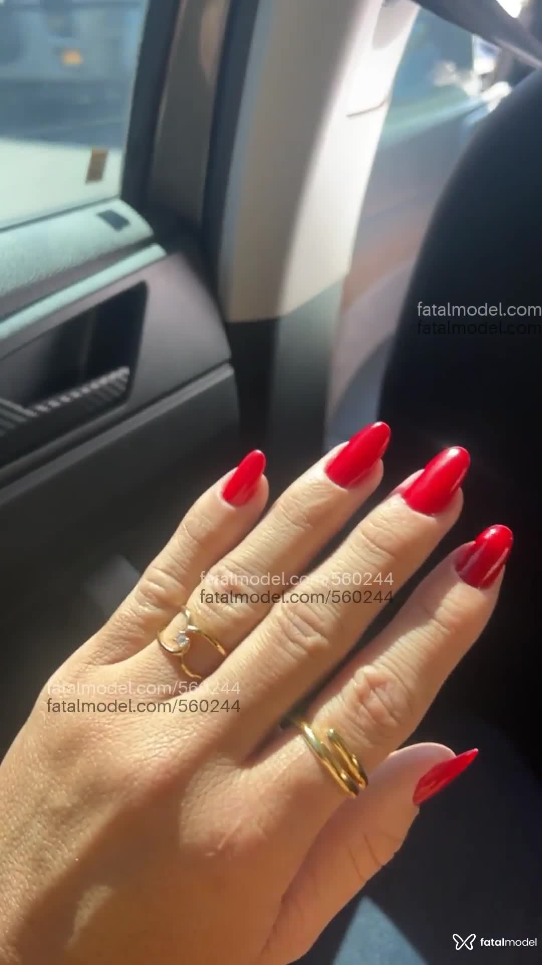 Flagra de num striptease completo — travesti Patrícia