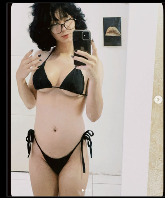 Toda molhada no banho — travesti _himen0 sem censura