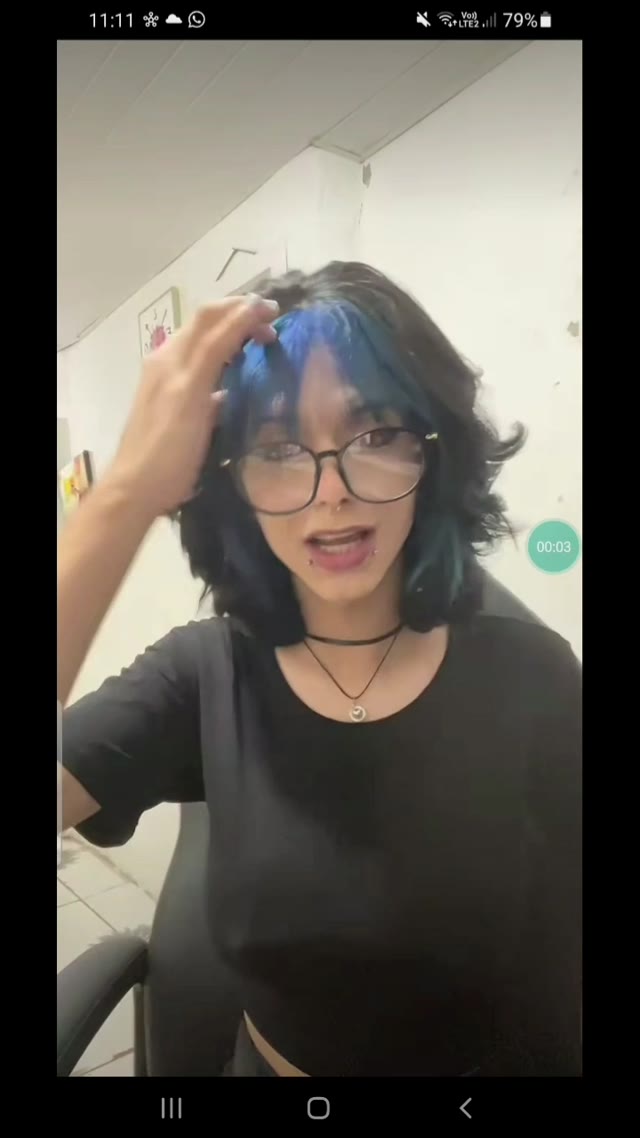 Registro íntimo de de biquíni fio-dental na piscina — travesti _himen0 sem