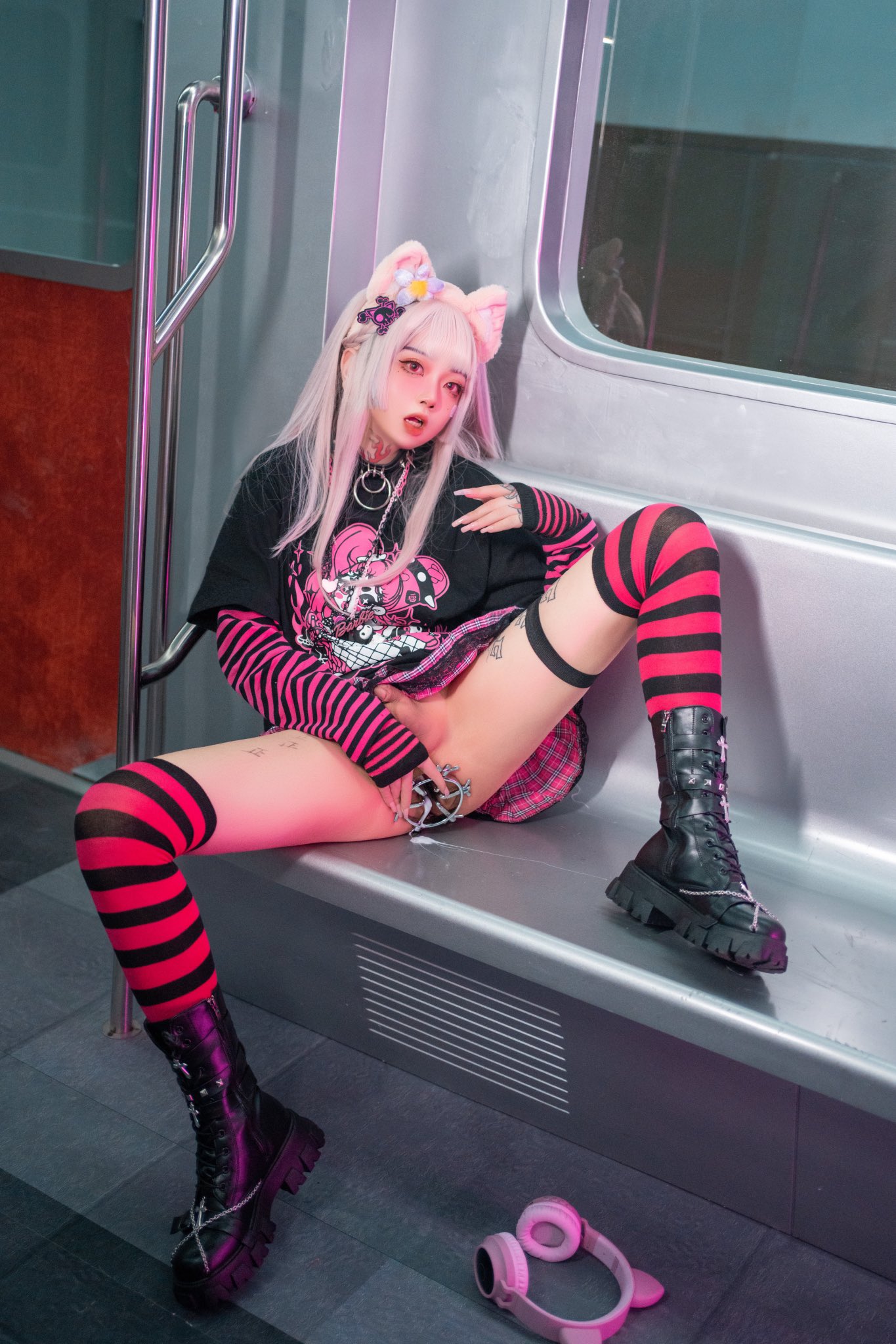 Atrevida Trans 3153 files (91.5 GB) sentando gostoso no travesseiro — travesti