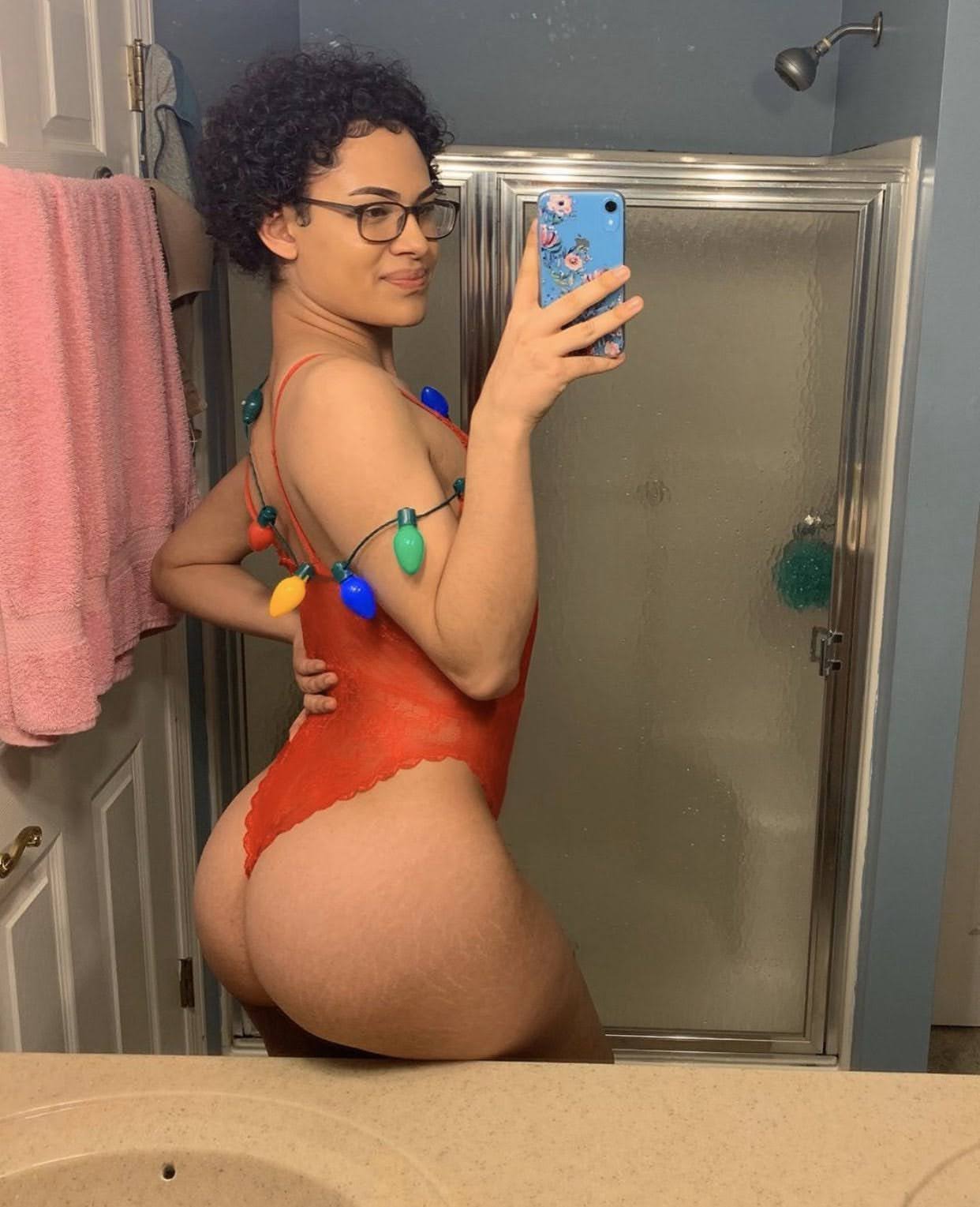 Tesuda de regata sem sutiã — travesti Thick Diamond sem censura