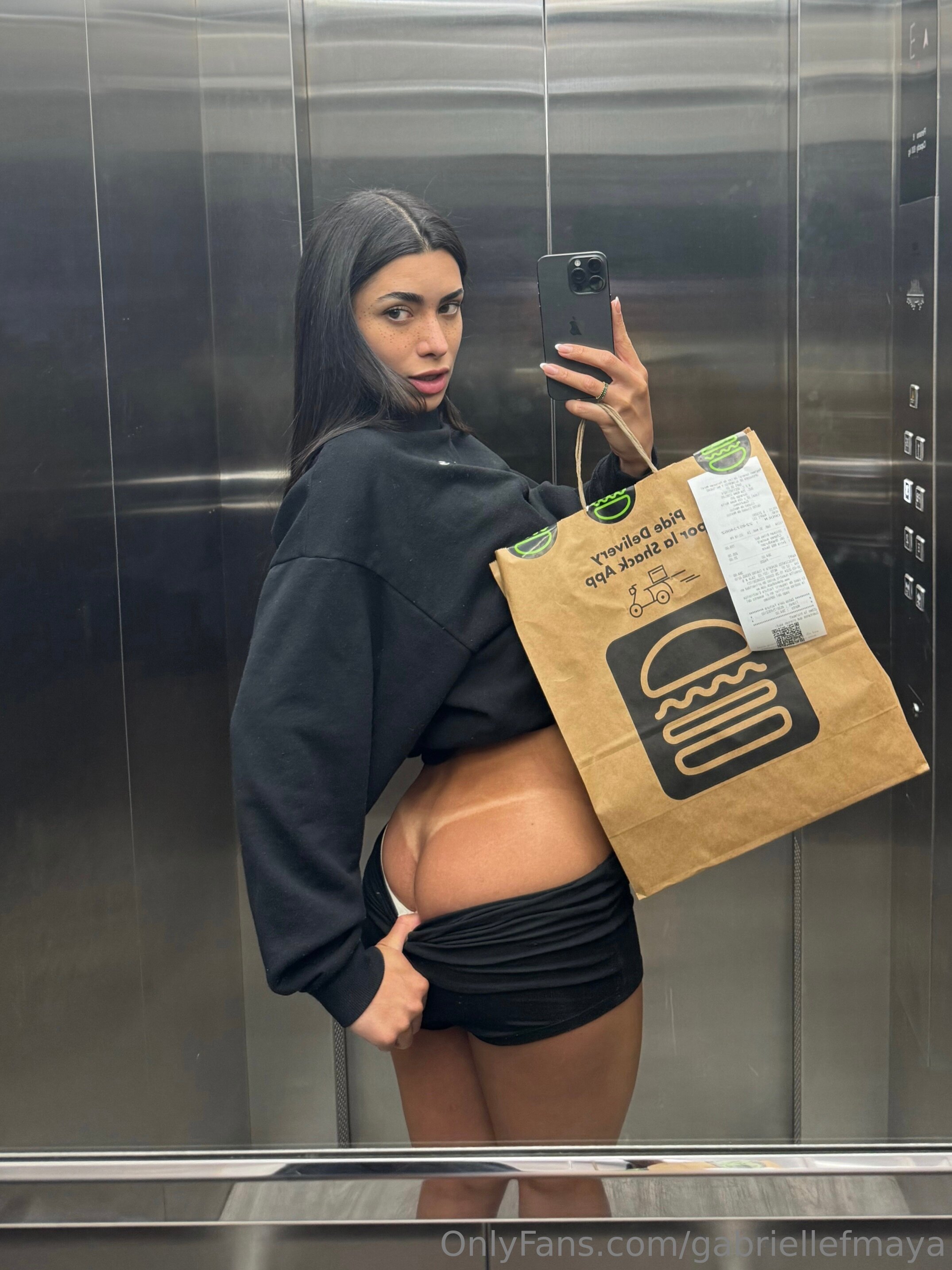 Trans Gabrielle F Maya De biquíni fio-dental na piscina
