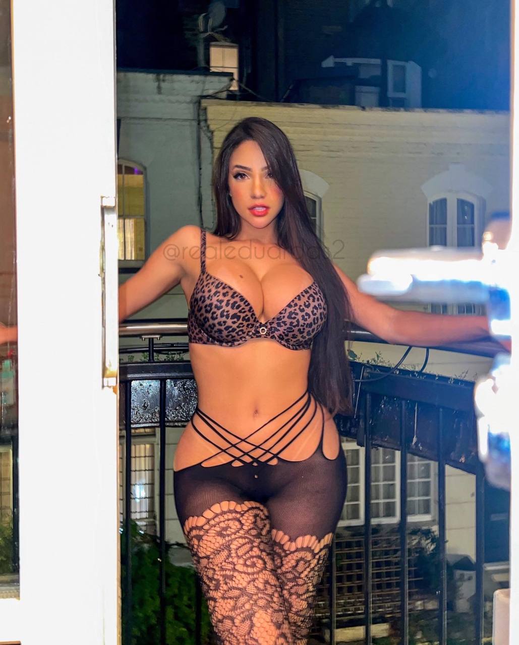 Tgirl Maria Eduarda / Realeduardas2 Caiu na net: Maria Eduarda sentando gostoso