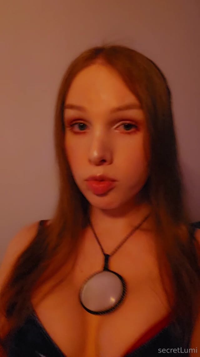Trans Lumi De quatro na cama