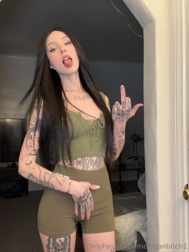 Trans molliganbitch | Julia Molligan Safada molhadinha depois do banho