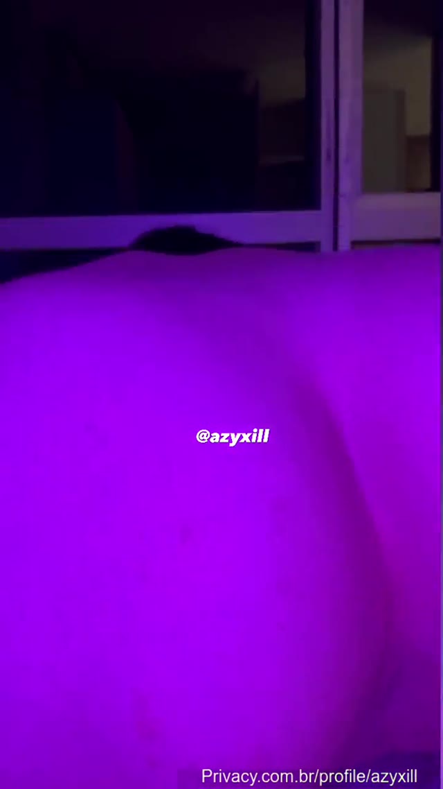 Azyxill/alicesantosx: trans amadora brasileira, De biquíni fio-dental na piscina