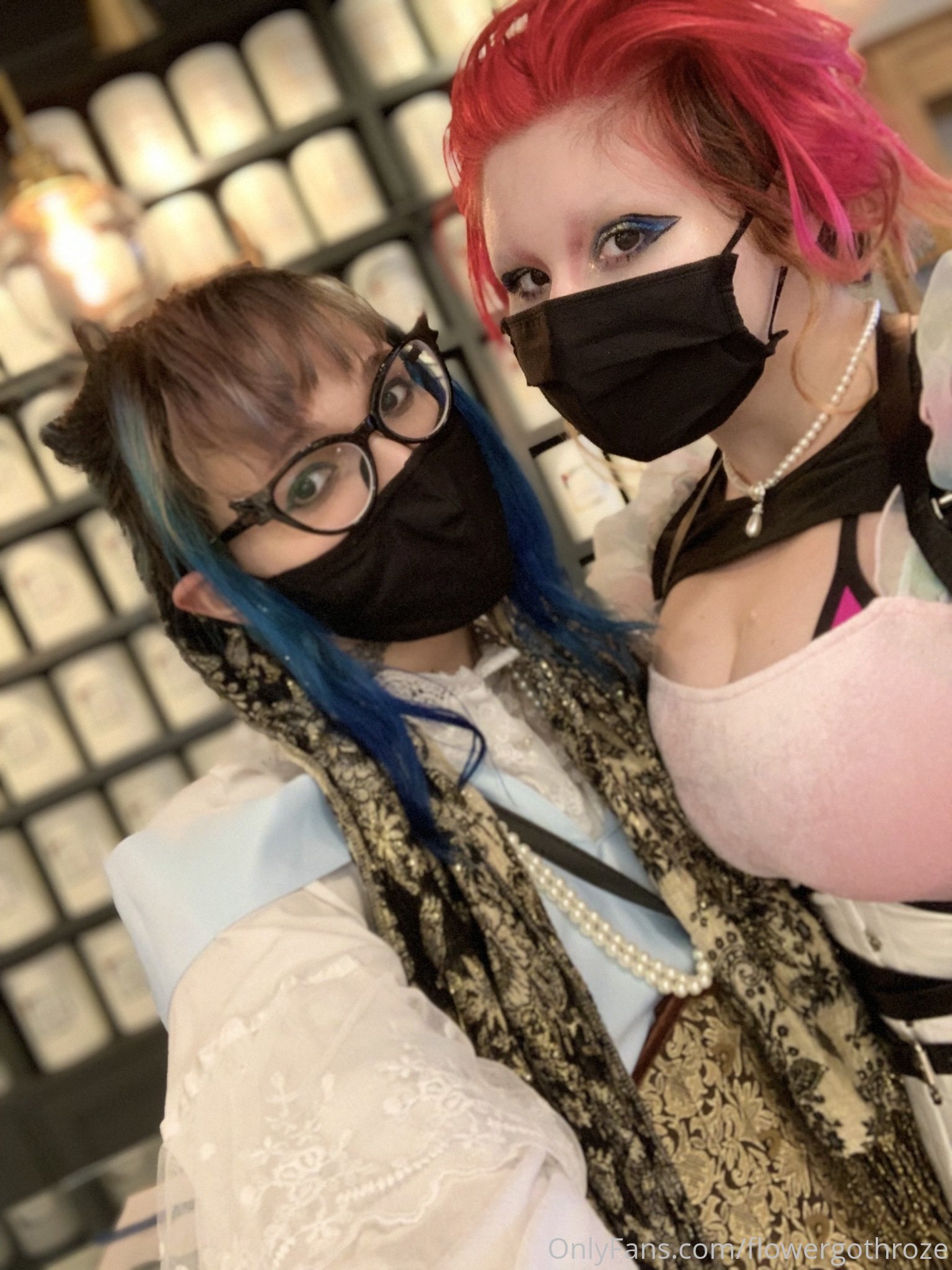 Flowergoth Roze: trans amadora brasileira, Flagra de de regata sem sutiã