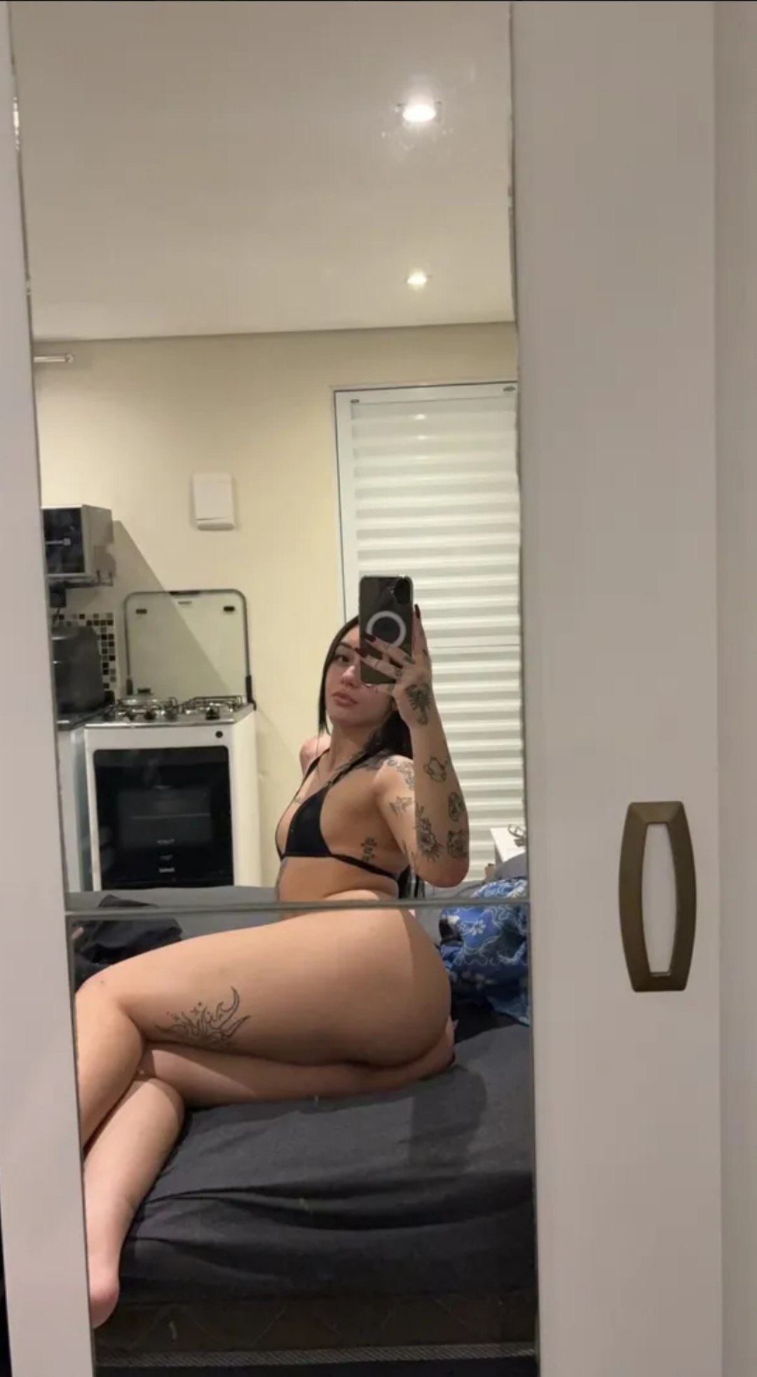 Caiu na net: Bruna Santini brincando sozinha na cama