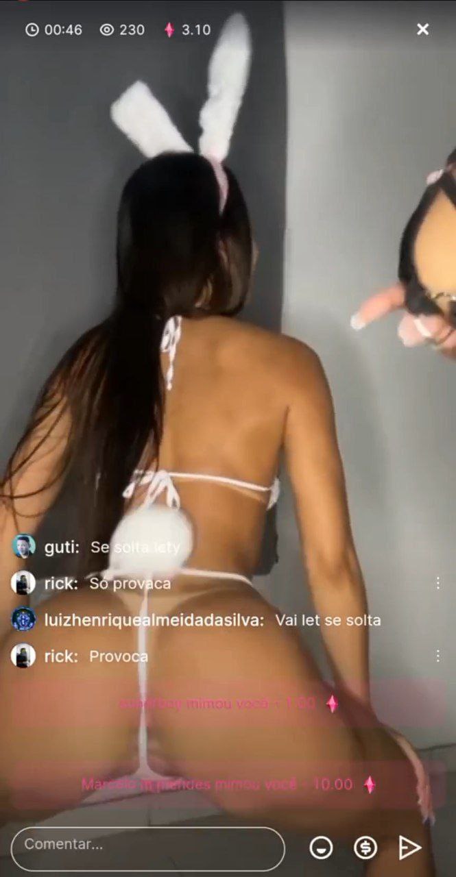 Letycia Soares de regata sem sutiã