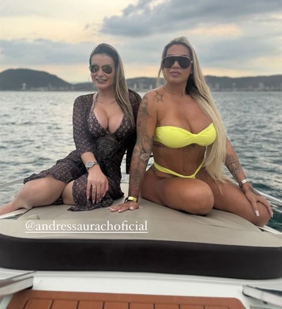 Andressa Urach provocando dentro do closet, depois toda molhada no banho #534