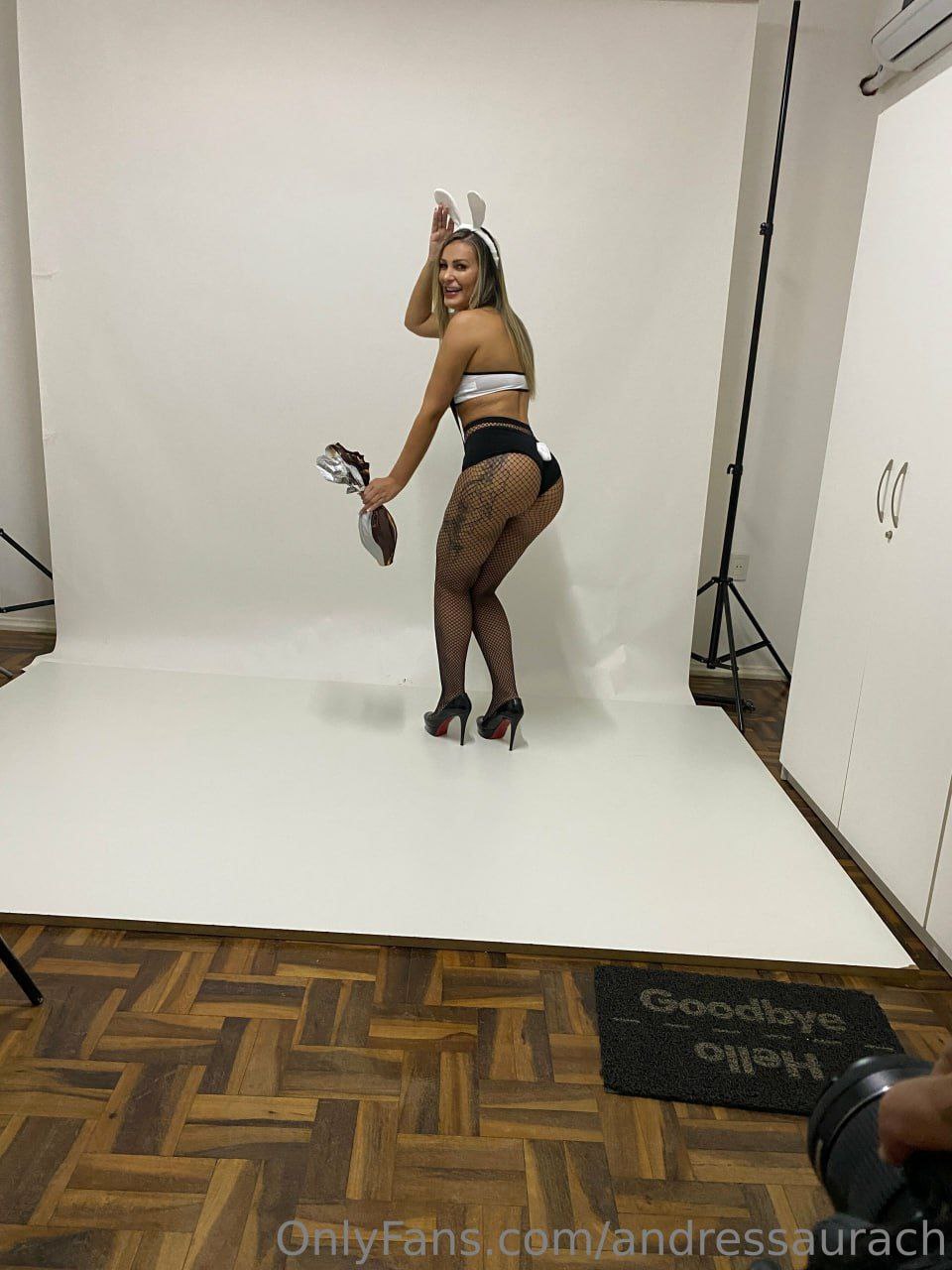 Caiu na net: Andressa Urach tirando a roupa bem devagar #448