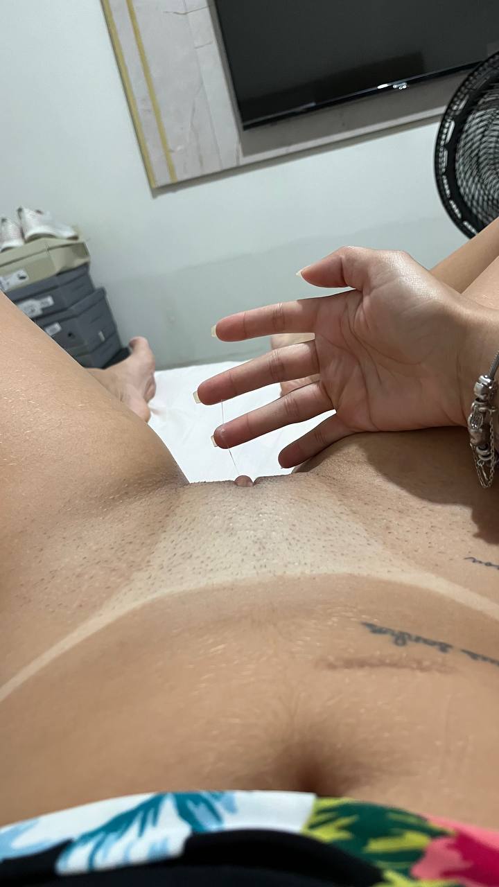 Thamyres Campos provocando dentro do closet