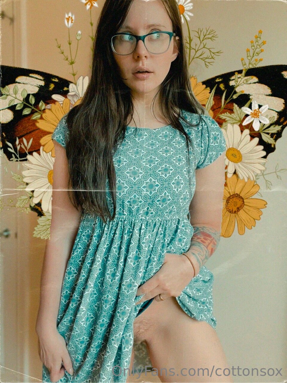 Alicecottonsox — de lingerie preta na cama